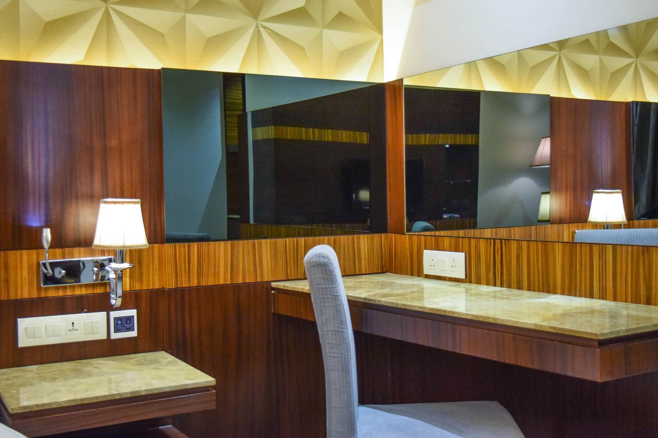 Rg Royal Hotel Bangalore Exterior photo