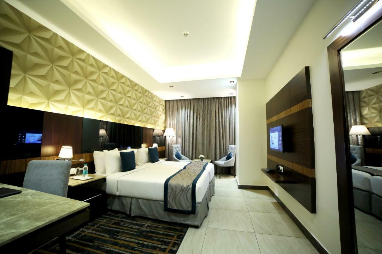 Rg Royal Hotel Bangalore Exterior photo
