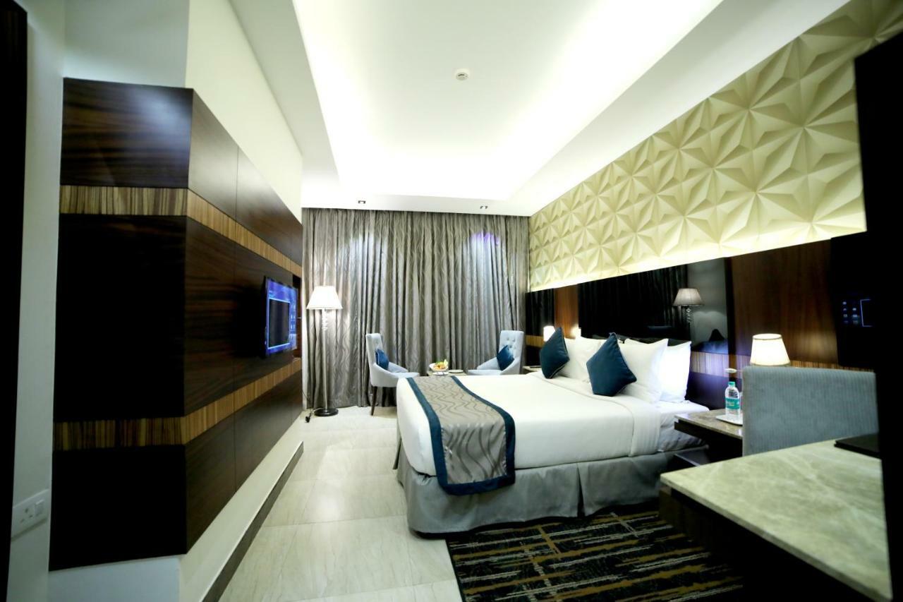 Rg Royal Hotel Bangalore Exterior photo